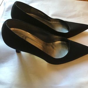 Stuart weitzman pumps in excellent condition